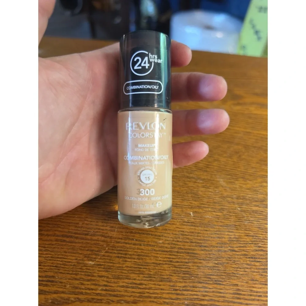 Revlon ColorStay Matte Finish Makeup Combination/Oily Skin #300‎ Golden Beige